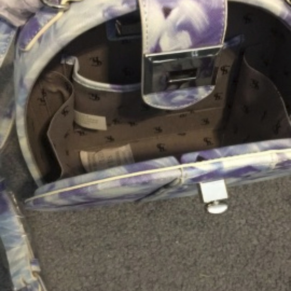 New Disney Cinderella Snob Essential Crossbody - Picture 6 of 8